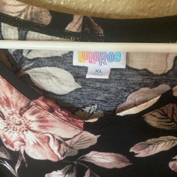Lularoe tops only worn a couple times. Size XL - Picture 10 of 10